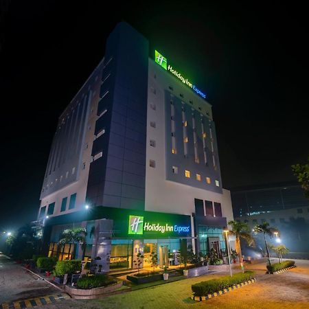 Holiday Inn Express Greater Noida Knowledge Park By Ihg Екстериор снимка