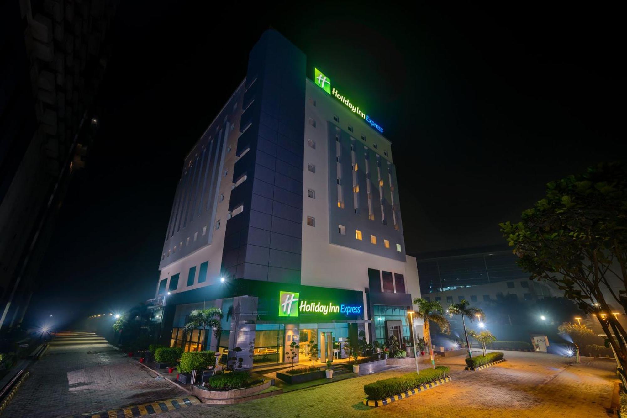 Holiday Inn Express Greater Noida Knowledge Park By Ihg Екстериор снимка